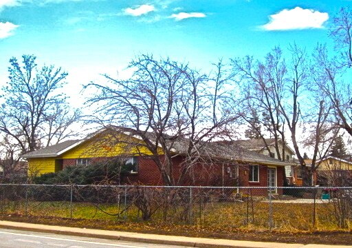 Building Photo - Updated 6 Bed 4 Bath House.  Pictures do n...