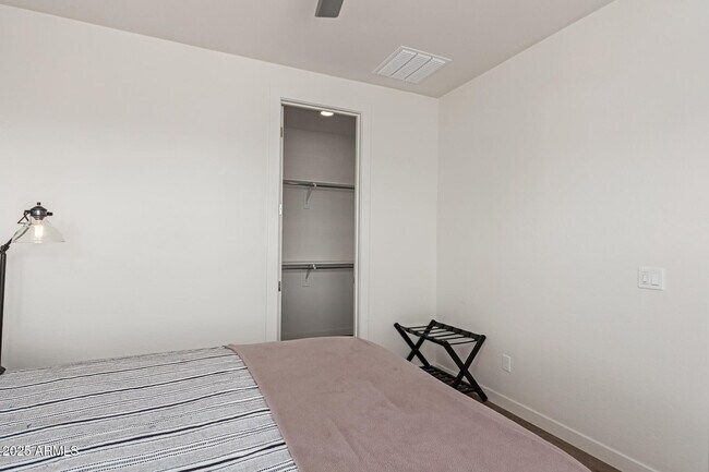Building Photo - 3746 E Earll Dr