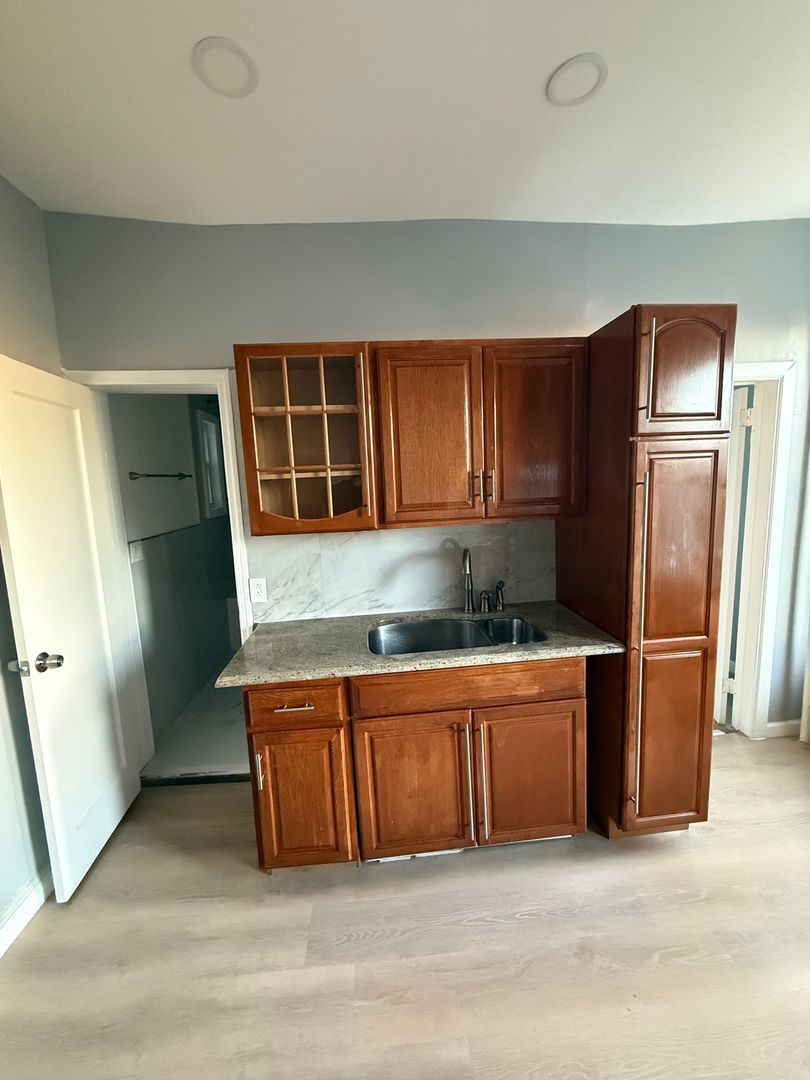 Building Photo - 189 Sheridan Ave