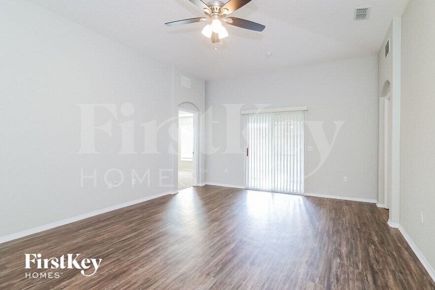 Building Photo - 850 Terranova Rd