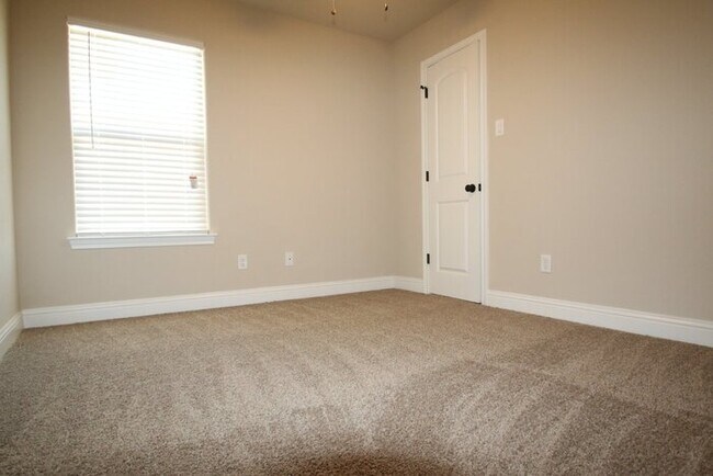 Building Photo - SENSATIONAL 3/2/ Duplex Home Coming Soon i...