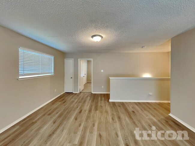 Building Photo - 211 Meagan St