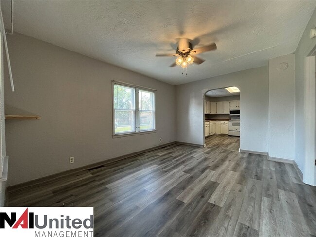 Building Photo - Two bedroom, One bathroom home for rent