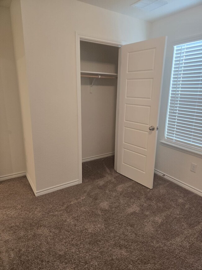 Building Photo - 7510 Fishbowl Ln