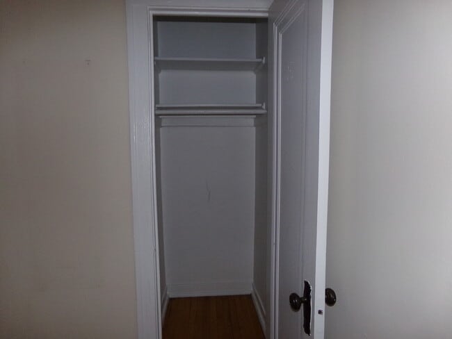 Building Photo - 6812 N Lakewood Ave