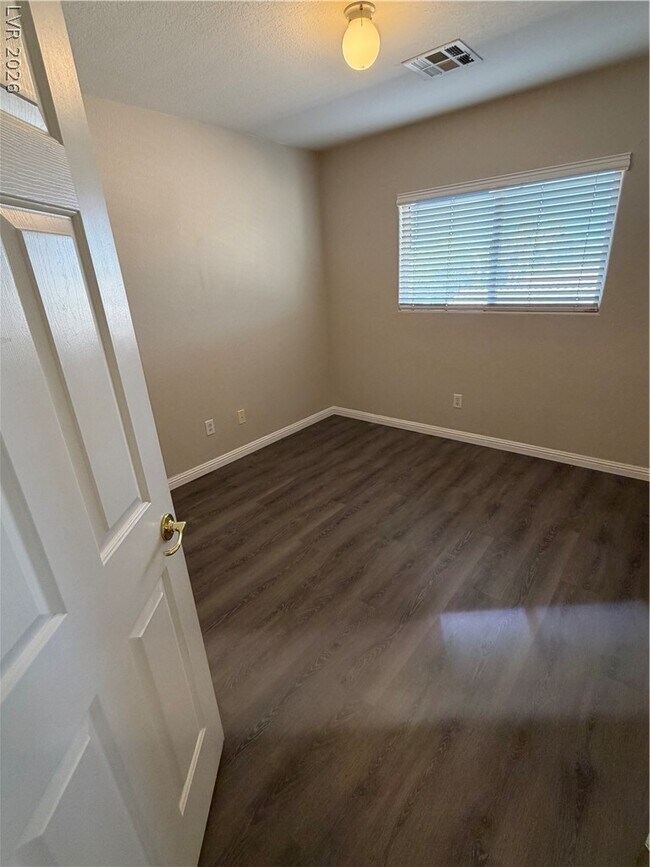 Building Photo - 10580 Calico Pines Ave