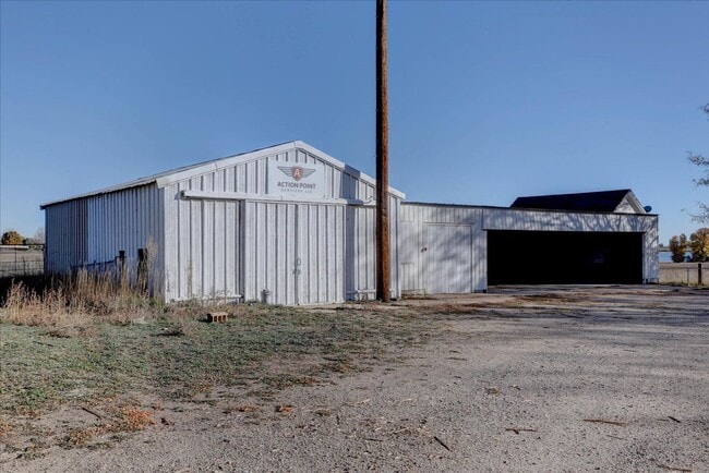 Building Photo - 3 Bedroom 3 Bathroom Home on a 1 Acre Lot