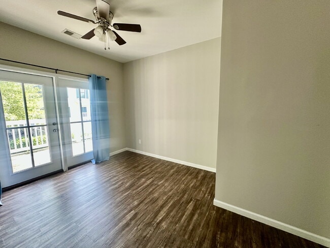 Building Photo - Two Bedroom Apartment in the Heart of the Bluffton Promenade!