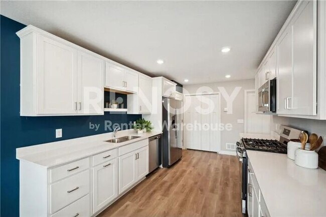 Building Photo - Available July 15th 3 Bedroom 2.5 Bath Townhome in Zimmerman