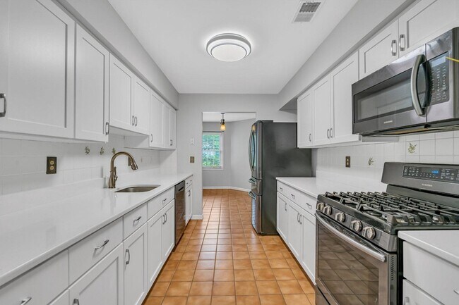 Building Photo - 31 Fair Acres Ct