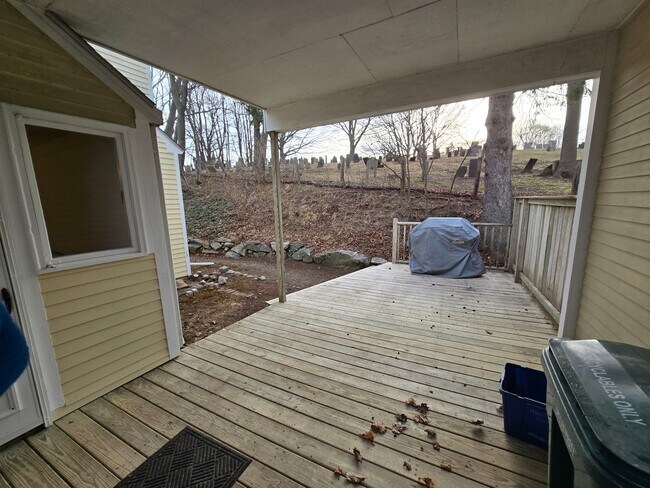 Building Photo - 5 Hillside Ave