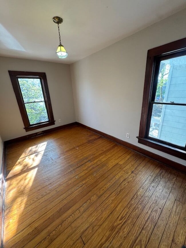 Building Photo - 901 W Main St