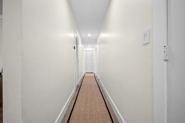 Building Photo - 2421 SW 29th Way