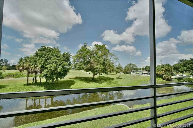 Building Photo - 2441 SW 82nd Ave