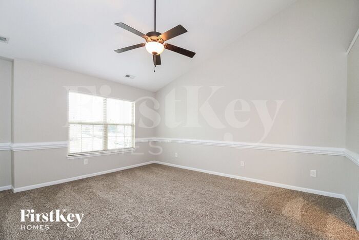 Building Photo - 105 Tannin Way