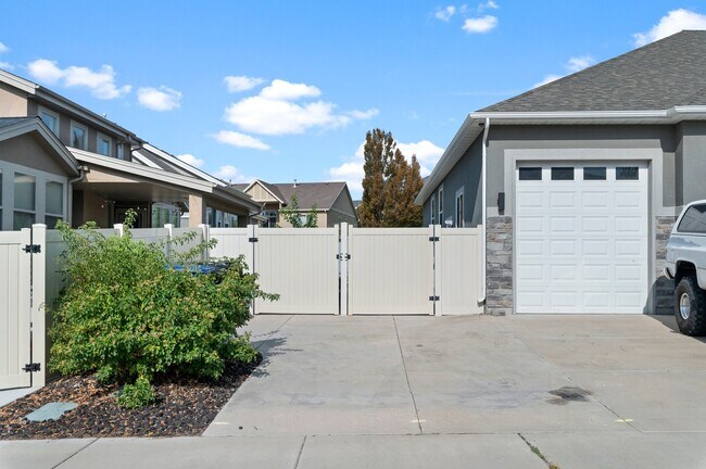 Building Photo - 14652 S Quiet Glen Dr