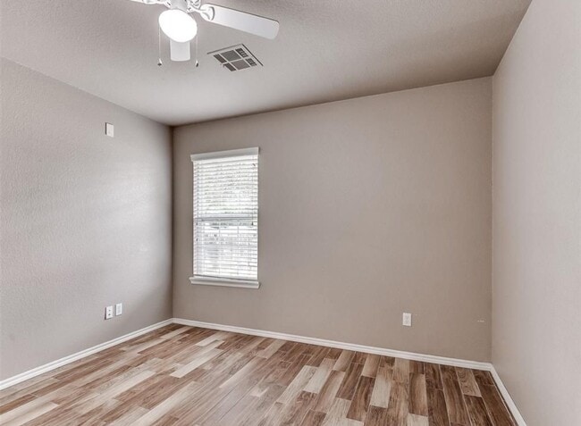 Building Photo - * * * $250 Move-in Special * * * Charming 3 Bedroom Home in Yukon with Modern Updates! * * * $250...