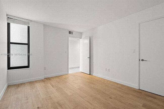 Building Photo - 5845 Collins Ave