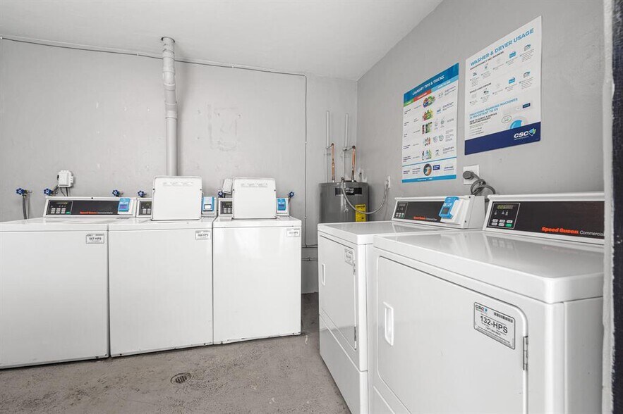 Building Photo - 809 W Oakland Park Blvd