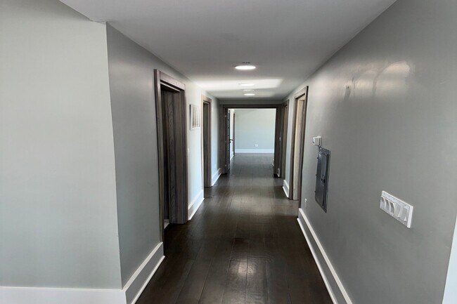 Building Photo - 76 Corbin Ave