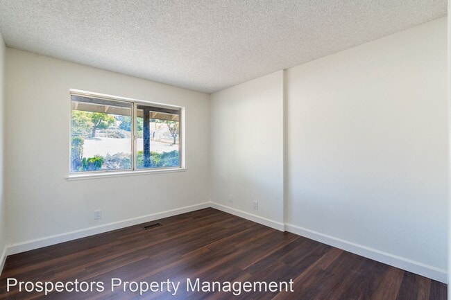Building Photo - 4 br, 2 bath House - 2850 Paseo Robles