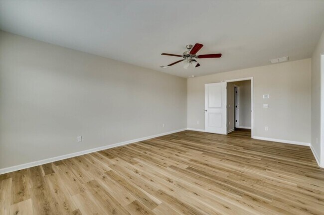 Building Photo - 6099 Whitewater Dr