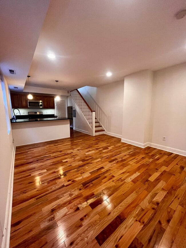 Building Photo - Beautiful newly renovated 2-bedroom 2 bath In Northern Liberties