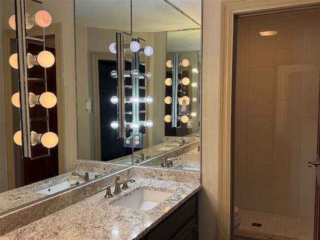 Building Photo - 15745 Covewood Cir
