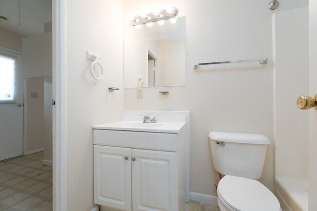 Building Photo - 2248 Boarman Dr