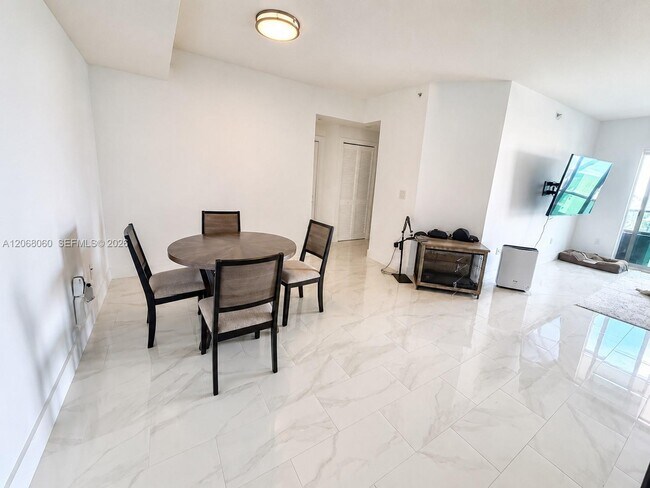 Building Photo - 7900 Harbor Island Dr