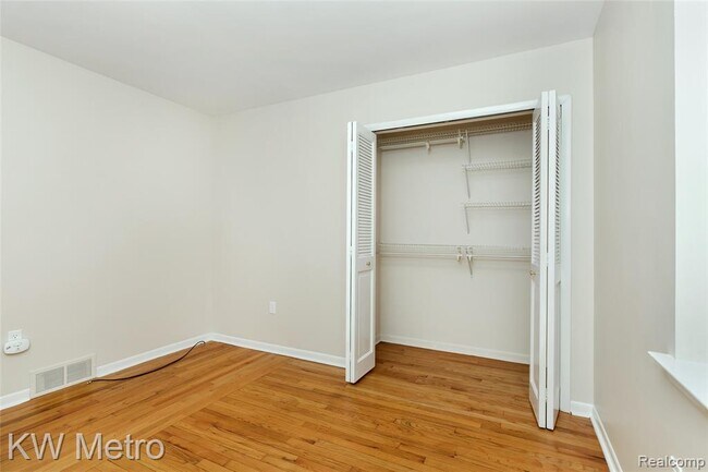 Building Photo - 2116 Garfield St