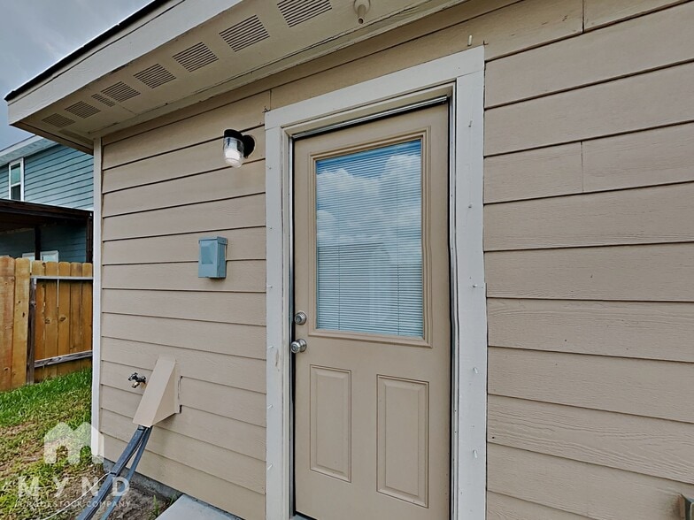 Building Photo - 5823 Treasure Cove Rd