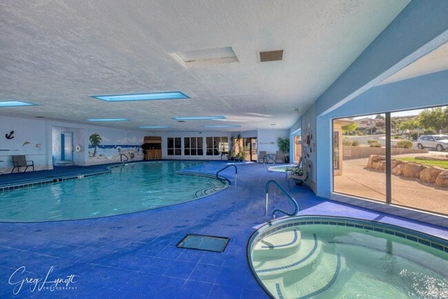 Building Photo - 3 Bedroom Home + an office on Southgate Golf Course.