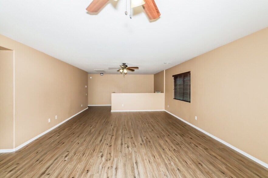 Building Photo - 9427 W Monte Vista Rd
