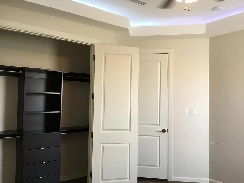 Building Photo - 3010 S L Ln