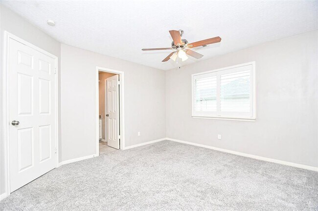 Building Photo - 811 Sugar Plum Cir