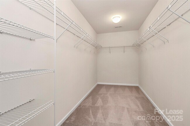 Building Photo - 16027 Harbor Hill Dr