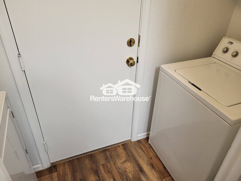 Building Photo - 2657 S Southwind Dr