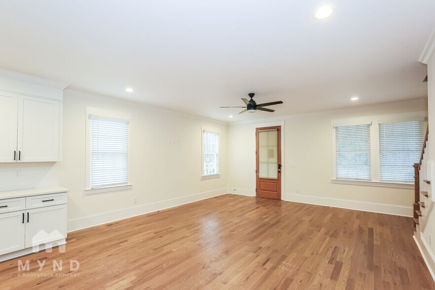 Building Photo - 1706 S Mint St