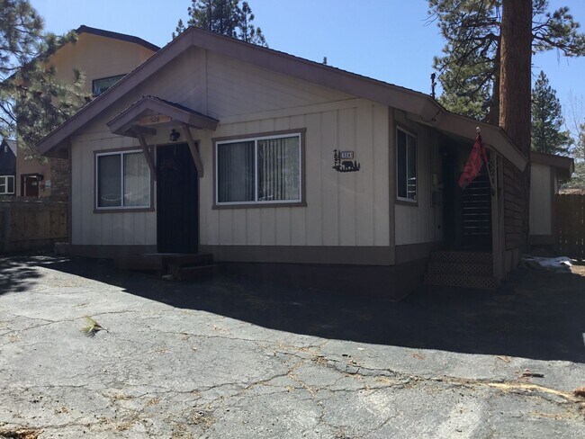 Building Photo - Big Bear Lake- 2 Bedroom 2 Bath Cabin