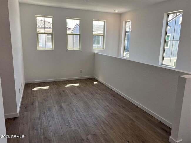 Building Photo - 1323 W Bluejay Dr