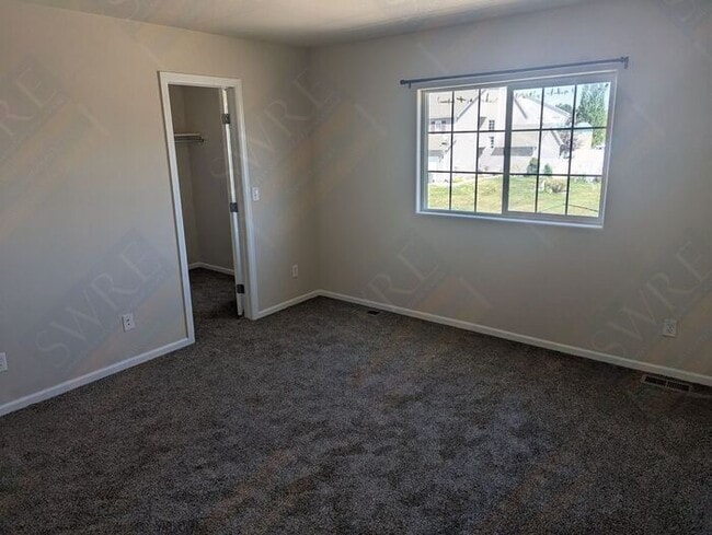 Building Photo - 4 Bedroom 2.5 Bath Townhome, Coming Soon!