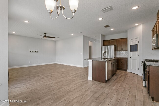Building Photo - 213 Foxcross Ave