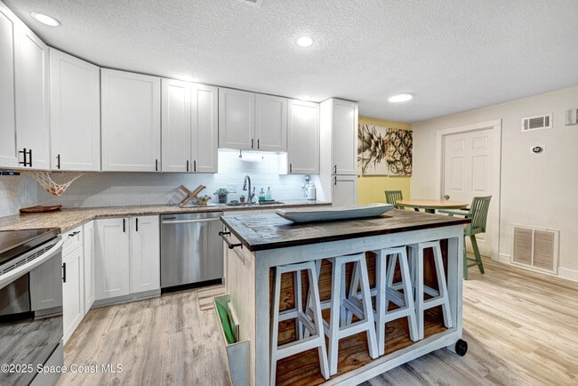 Building Photo - 8703 Jasmine Ct