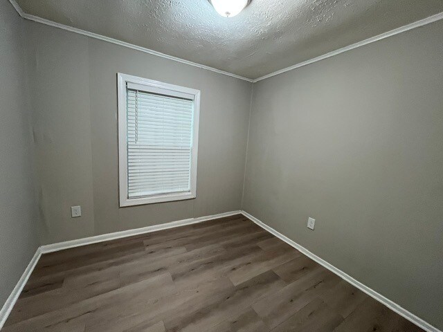 Building Photo - 5897 Leone Dr W