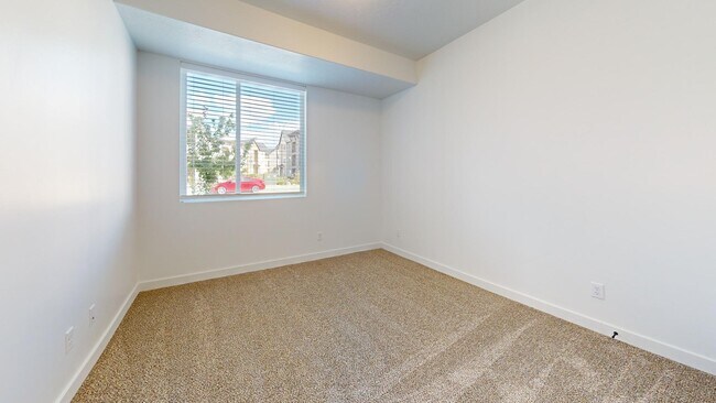 Building Photo - 1135 W 250 S