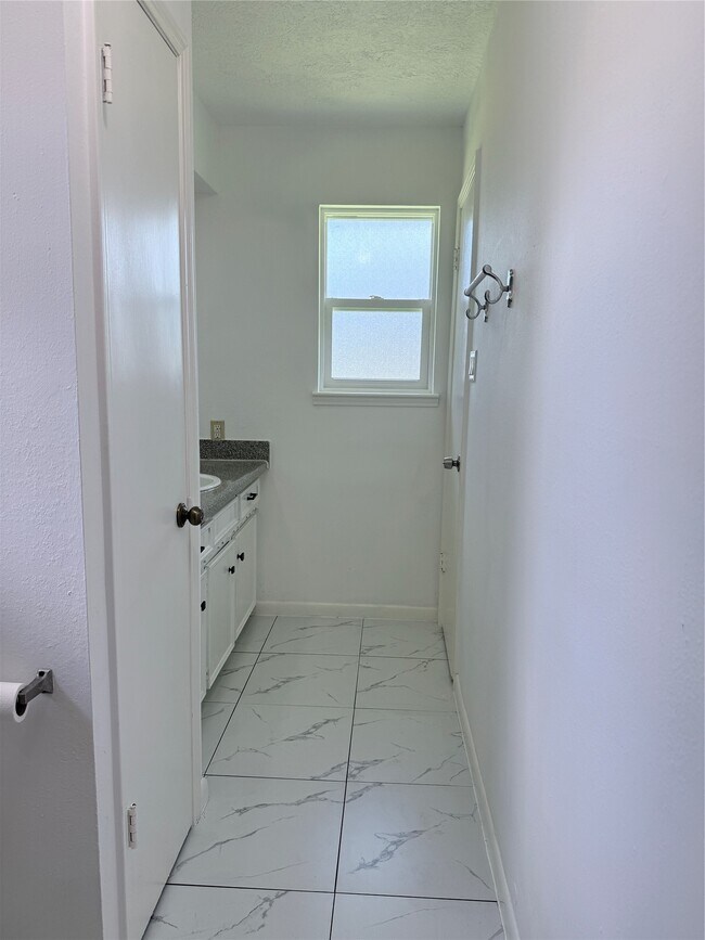 Building Photo - 12214 Corona Ln