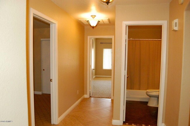 Building Photo - 4815 W Ponderosa Ln