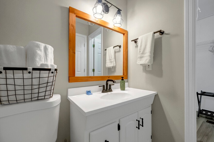 Building Photo - 345 Firebridge Dr