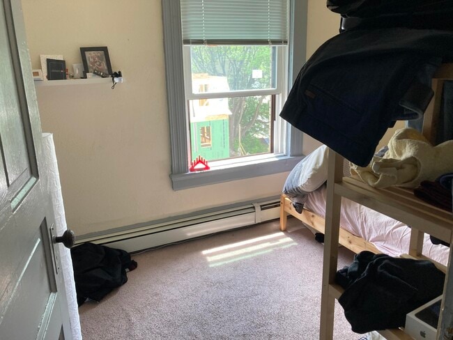 Building Photo - 328 E Knapp St